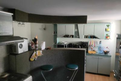 Casă cu 4 camere în Central