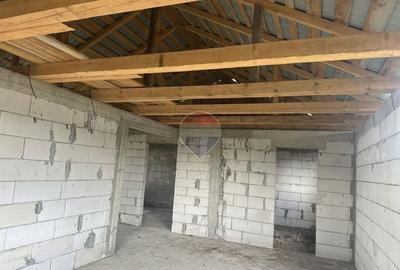Casă cu 3 camere cu Teren 617 Mp în Slobozia (Roznov)