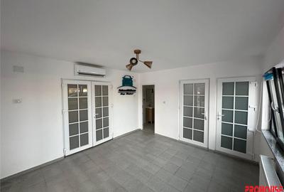 Spațiu comercial, de 210 mp, în Central - 6