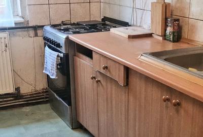 Apartament cu 4 camere decomandat în Sud
