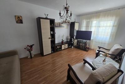 Apartament cu 3 camere decomandat, mobilat în Târgu Cucu