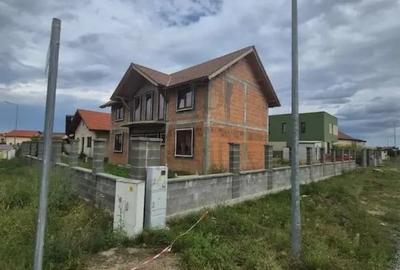 Casă cu 5 camere cu Teren 500 Mp în Central