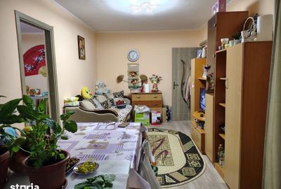 Apartament cu 3 camere semidecomandat în Zona Industrială - 2