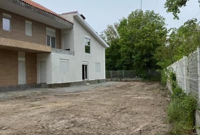 Casă cu 7 camere cu Canalizare în Central - 4