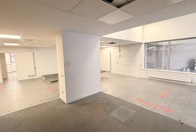 Spațiu comercial, de 163 mp, în Central - 8