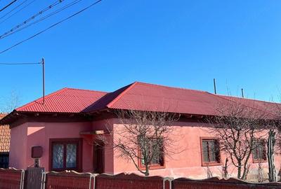 Casă cu 4 camere cu Teren 1337 Mp în Țigănești - 1