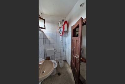 Casă cu 4 camere cu Canalizare în Central - 6