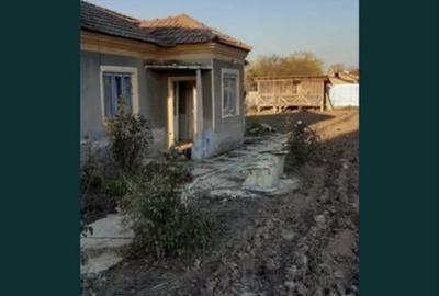 Casă cu 4 camere cu Teren 1296 Mp în Central - 2