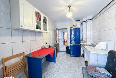 Apartament cu 3 camere decomandat în Milcov