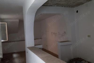 Casă cu 6 camere cu Teren 300 Mp în Central - 8