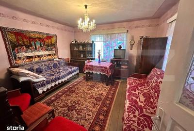 Casă cu 2 camere cu Teren 690 Mp în Petrești