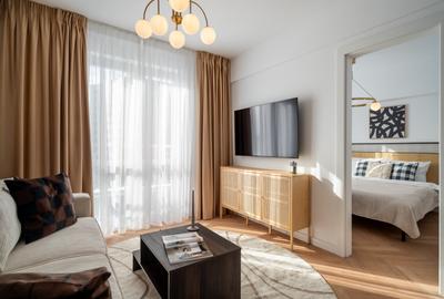 Apartament cu 3 camere semidecomandat în Calea Victoriei