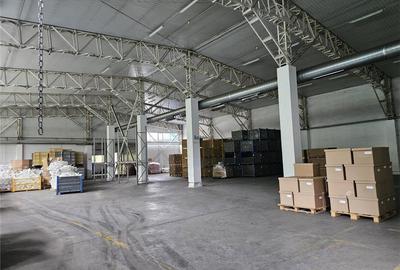 Spațiu industrial, de 2,400 mp, în Periferie