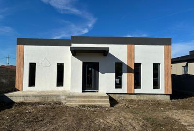 Casă individuală cu 4 camere cu Teren 500 Mp în Șimian - 1