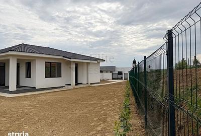 Casă cu 3 camere decomandat cu Teren 350 Mp în Paleu