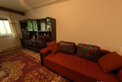 Apartament cu 3 camere decomandat în Est