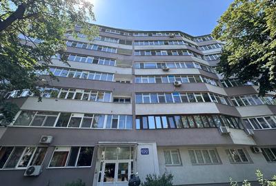 Apartament cu 3 camere semidecomandat în Giulești