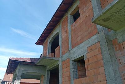 Casă cu 5 camere cu Teren 1660 Mp în Semlac - 8