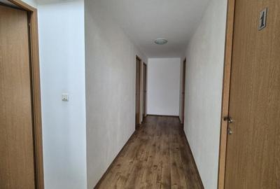 Casă cu 8 camere cu Canalizare în Central - 21