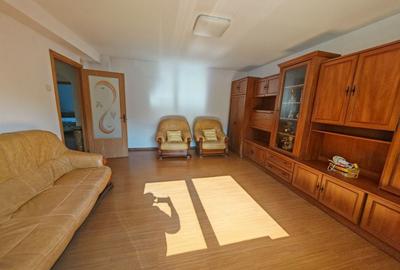 Apartament cu 3 camere decomandat în Central - 1