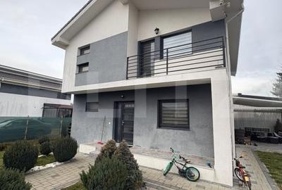 Casă individuală cu 4 camere cu Canalizare în Sud
