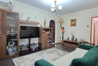 Apartament cu 4 camere decomandat în Far - 2