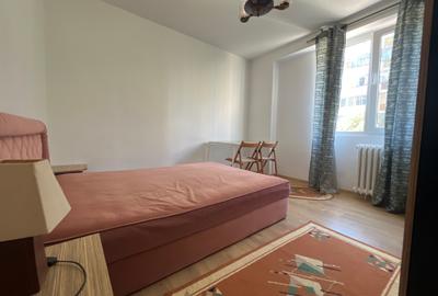 Apartament cu 3 camere decomandat în Tineretului - 1