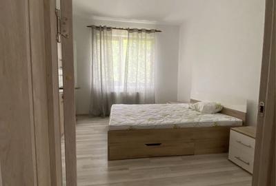 Apartament cu 3 camere decomandat în Exterior Vest