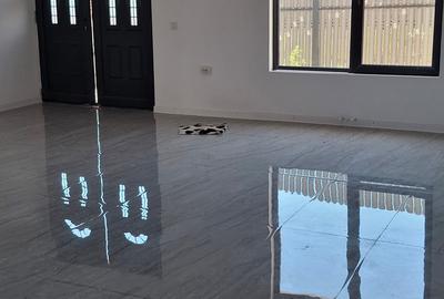 Casă cu 3 camere cu Canalizare în Est - 5