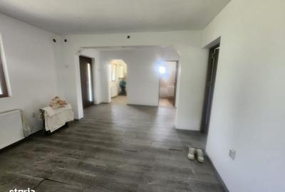 Casă cu 3 camere în Lilieci