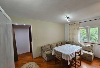 Apartament cu 3 camere decomandat în Lacul Tei