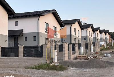 Casă cu 4 camere semidecomandat cu Teren 350 Mp în Livezeni