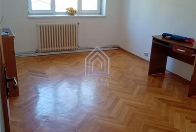 Apartament cu 3 camere decomandat în George Enescu