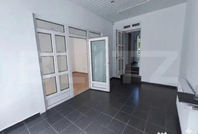 Spațiu comercial, de 45 mp, în Central - 8