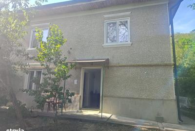 Casă cu 2 camere cu Teren 363 Mp în Central