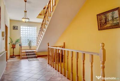 Casă cu 7 camere cu Teren 1576 Mp în Fundeni