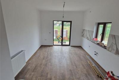 Casă cu 3 camere în Dragșina