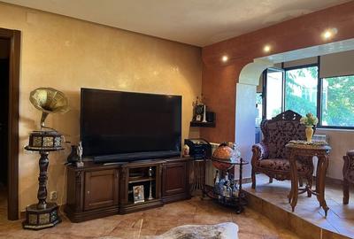 Apartament cu 3 camere decomandat în Palat - 2