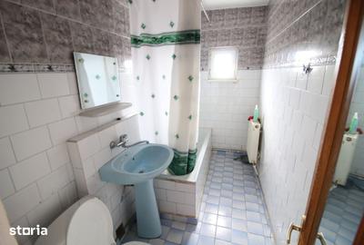 Apartament cu 4 camere decomandat în Micro 17