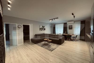 Apartament cu 3 camere semidecomandat, mobilat în Florești