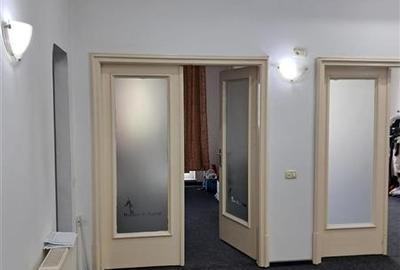 Apartament cu 4 camere decomandat în P-ța Victoriei - 1