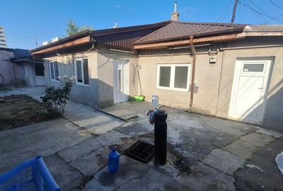 Casă cu 3 camere în Rahova