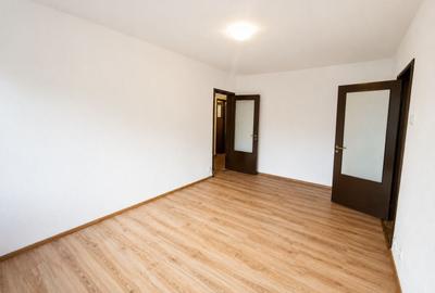 Apartament cu 3 camere semidecomandat în Teiul Doamnei - 3