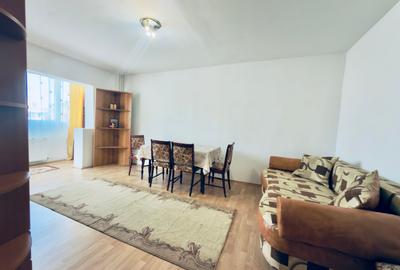 Apartament cu 3 camere decomandat în Răcădău