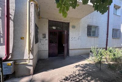 Apartament cu 3 camere decomandat, mobilat în Poarta 6