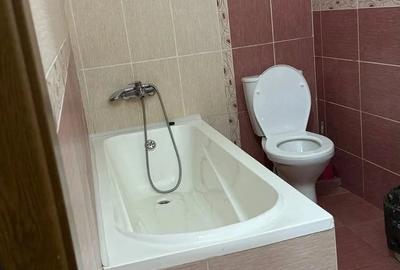 Garsonieră decomandată în Titan