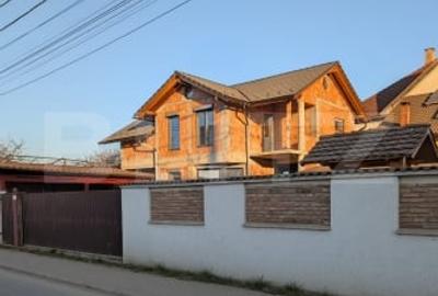 Casă individuală cu 5 camere cu Canalizare în Decebal