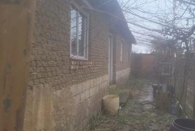 Casă cu 1 camere cu Teren 1300 Mp în Central