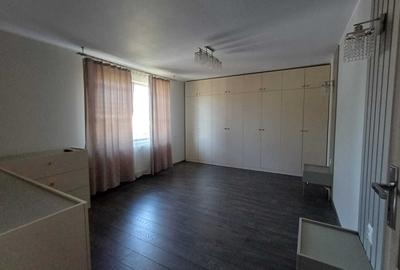 Casă cu 4 camere cu Teren 375 Mp în Central - 1