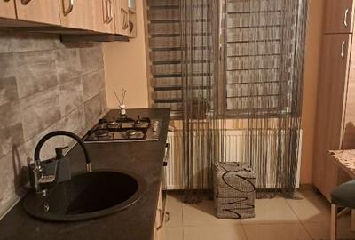 Apartament cu 3 camere decomandat, mobilat în 9 Mai